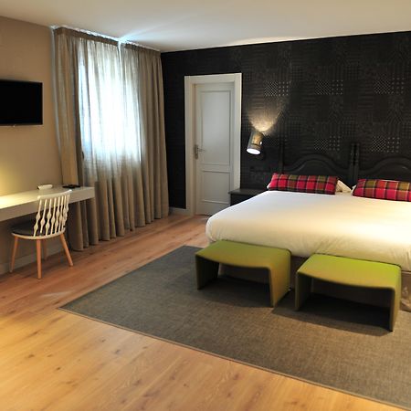 Hostal Lola Isaba Ngoại thất bức ảnh
