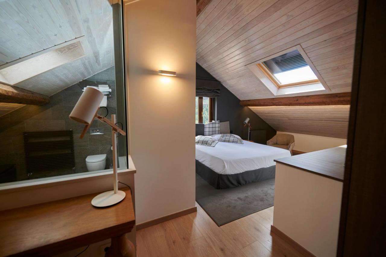 Hostal Lola Isaba Ngoại thất bức ảnh