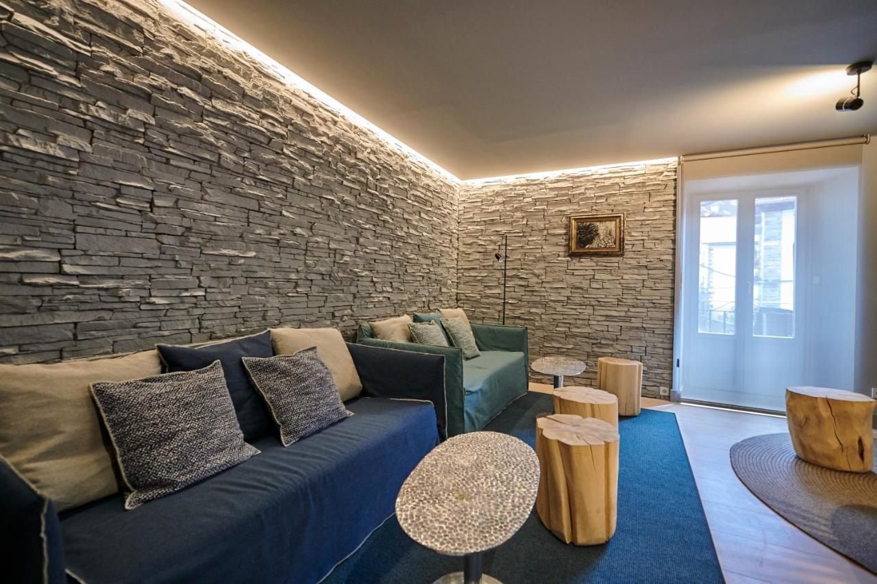 Hostal Lola Isaba Ngoại thất bức ảnh