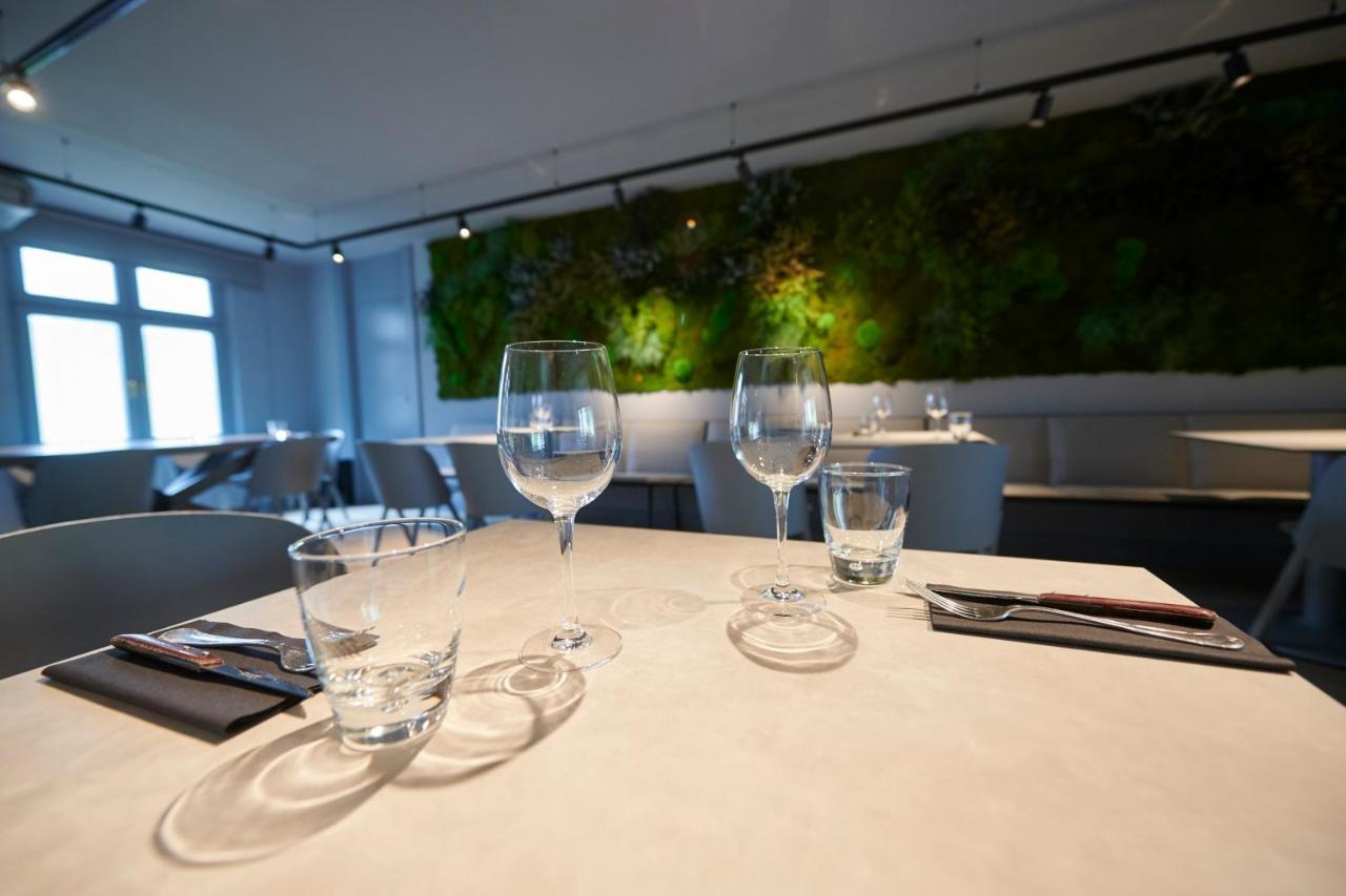 Hostal Lola Isaba Ngoại thất bức ảnh