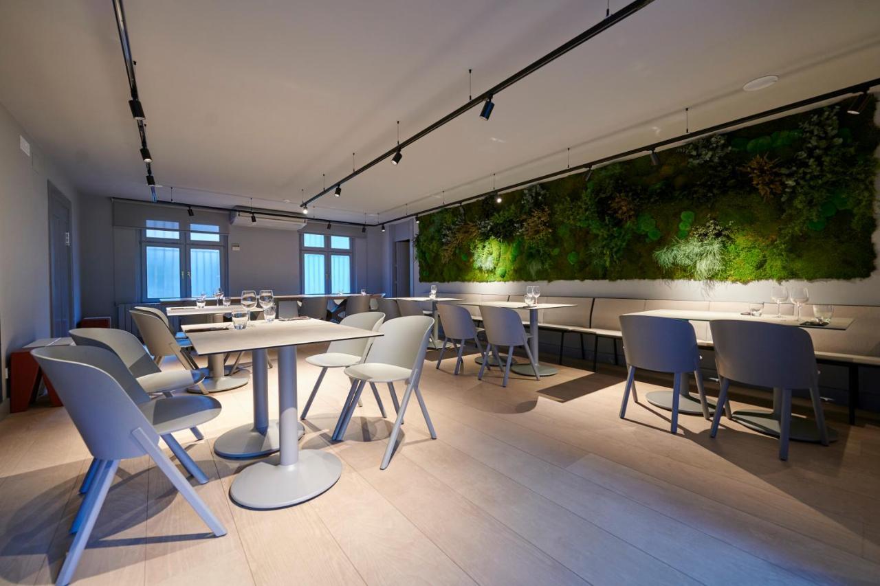 Hostal Lola Isaba Ngoại thất bức ảnh
