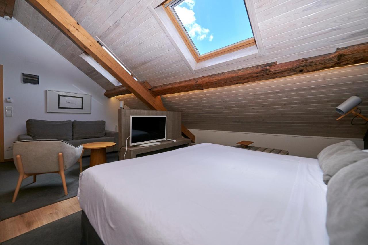 Hostal Lola Isaba Ngoại thất bức ảnh